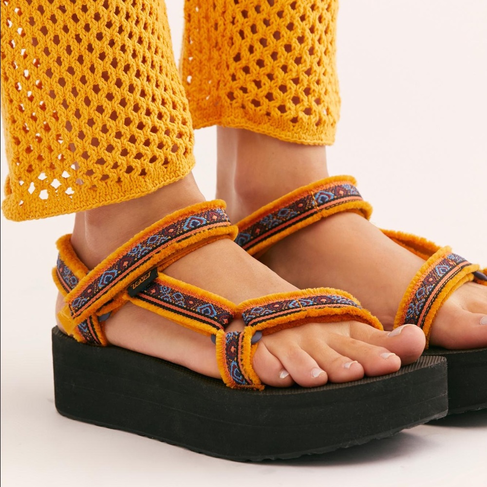 Flatform Univeral Maressa Teva Sandals